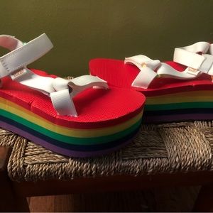 New without sale tag teva platform rainbow sandals
